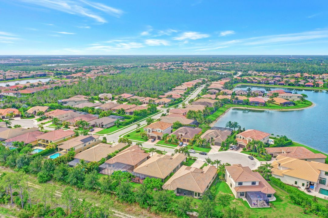 3987 Bering Ct, Naples, FL 34119