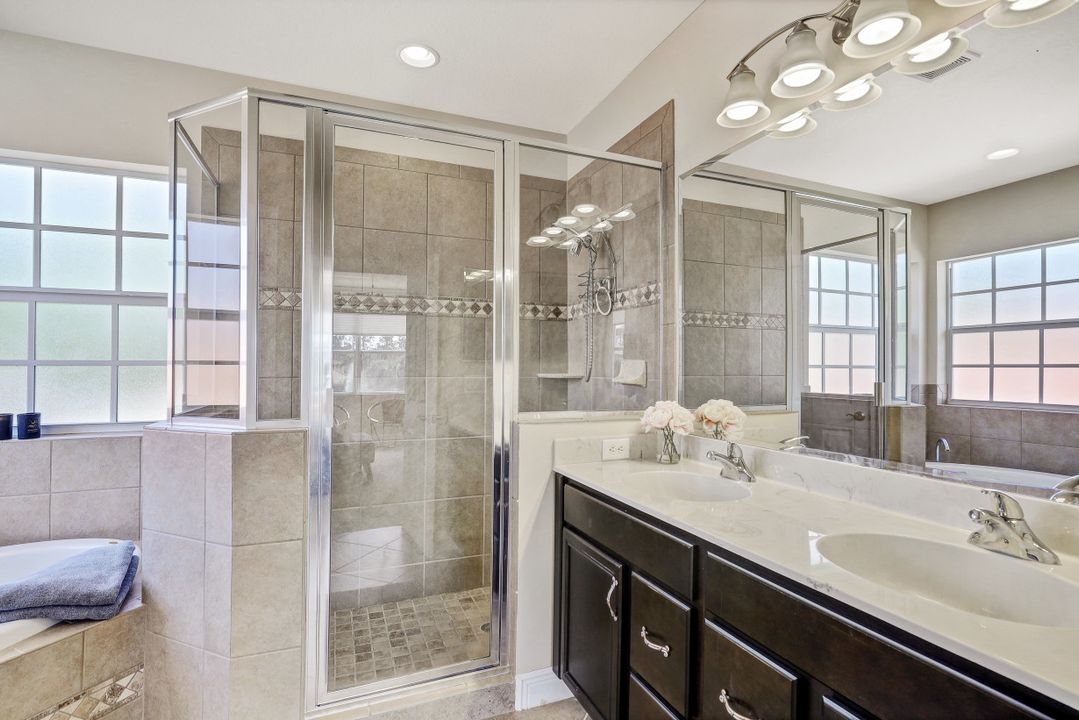 7632 Martino Cir, Naples, FL 34112