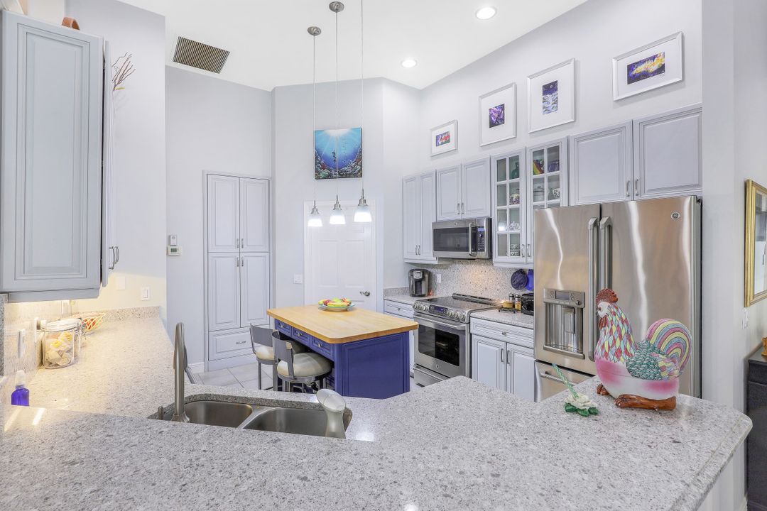 28384 Sombrero Dr, Bonita Springs, FL 34135