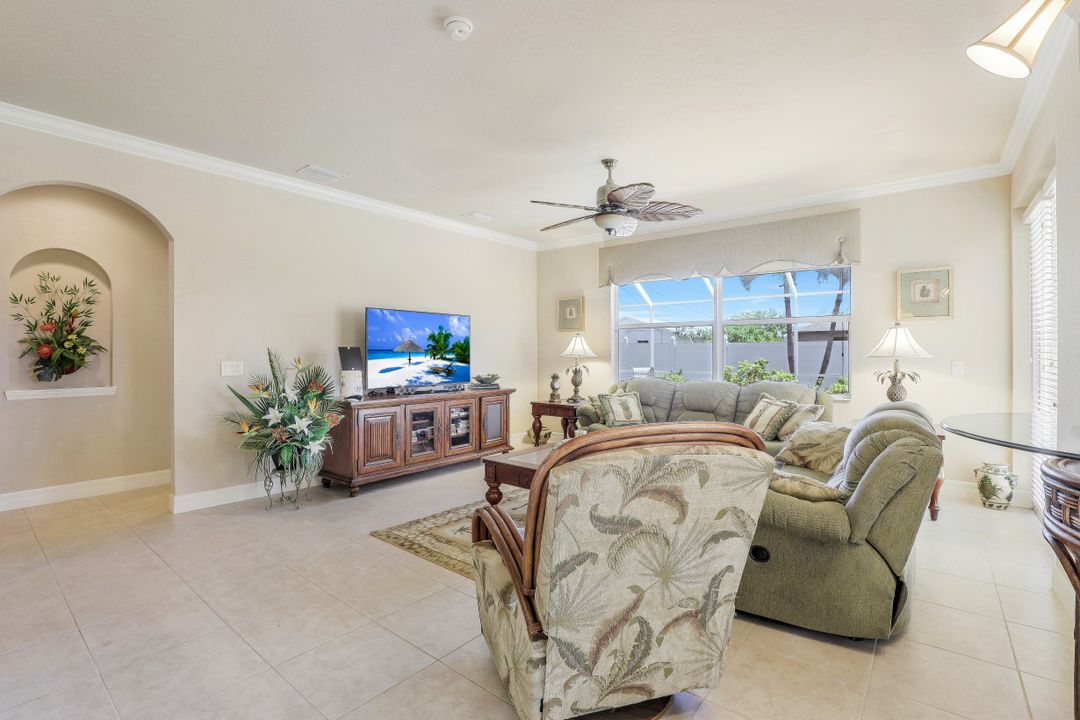 4141 SW 10th Ave, Cape Coral, FL 33914