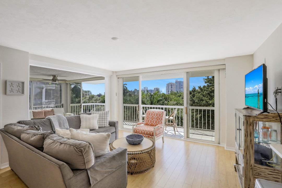 5501 Heron Point Dr #202, Naples, FL 34108