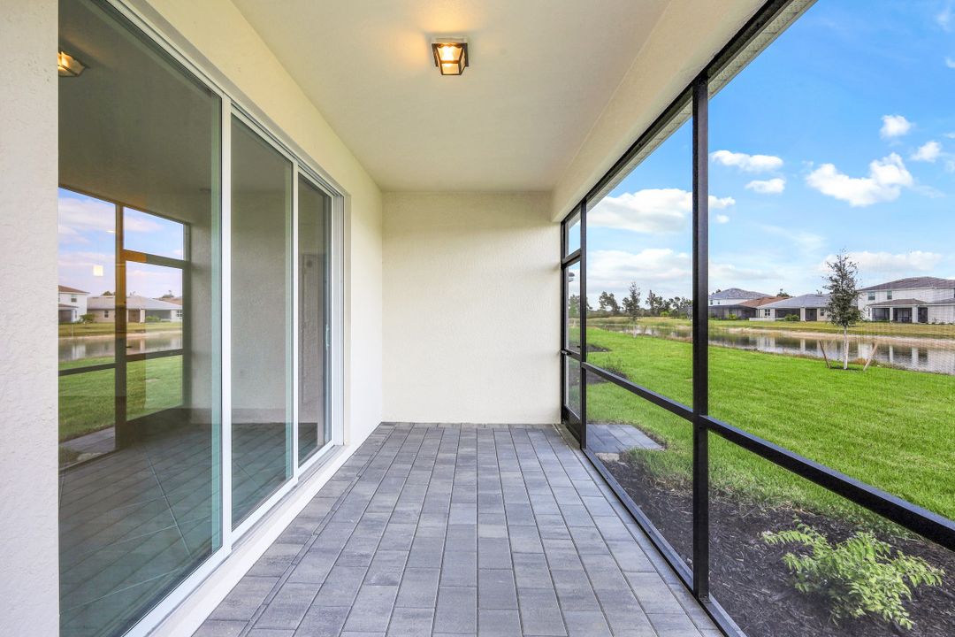 2434 Orchard St, Naples, FL 34120