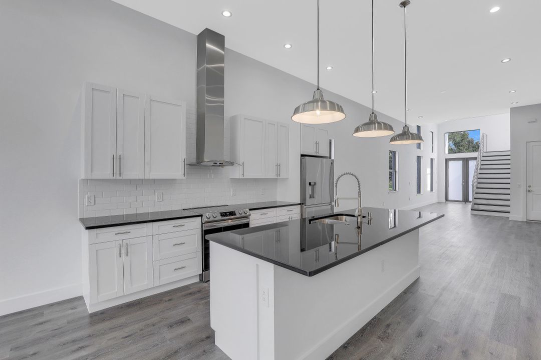 3013 Lunar St, Naples, FL 34112