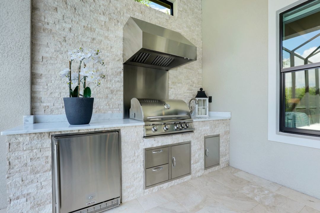 9018 Sorreno Ct, Naples, FL 34119