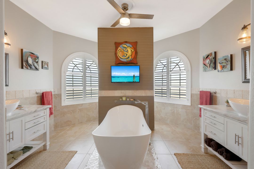 720 SW 13th St, Cape Coral, FL 33991