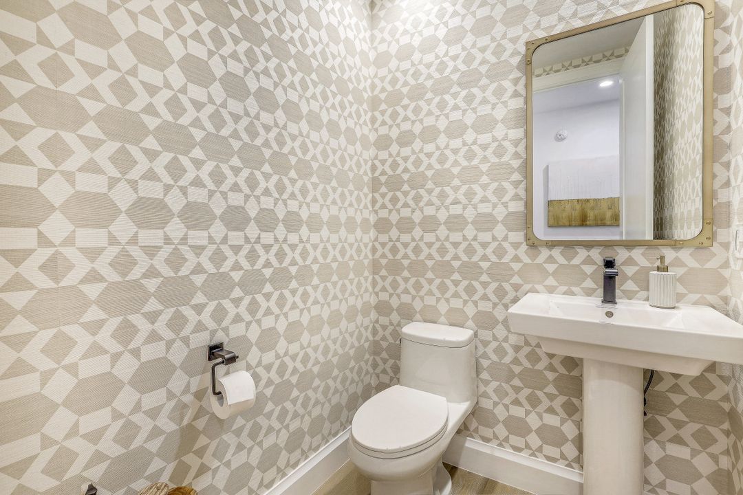 1111 Central Ave #402, Naples, FL 34102