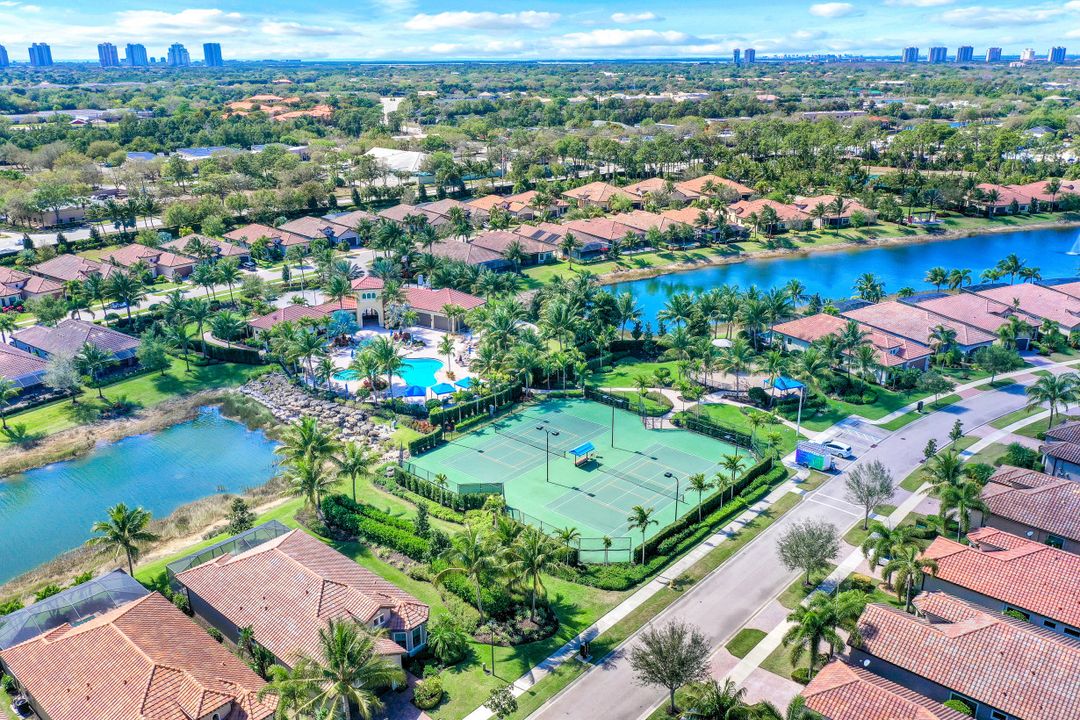 9247 Isla Bella Cir, Bonita Springs, FL 34135