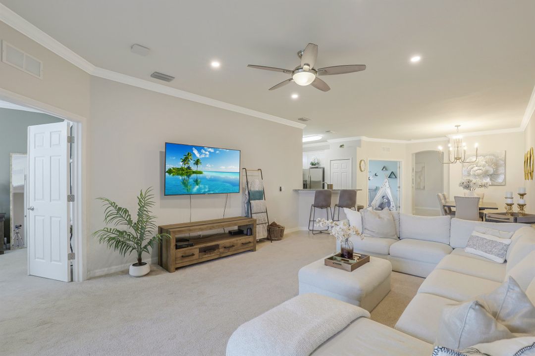 2026 Tamarron Ln, Naples, FL 34120