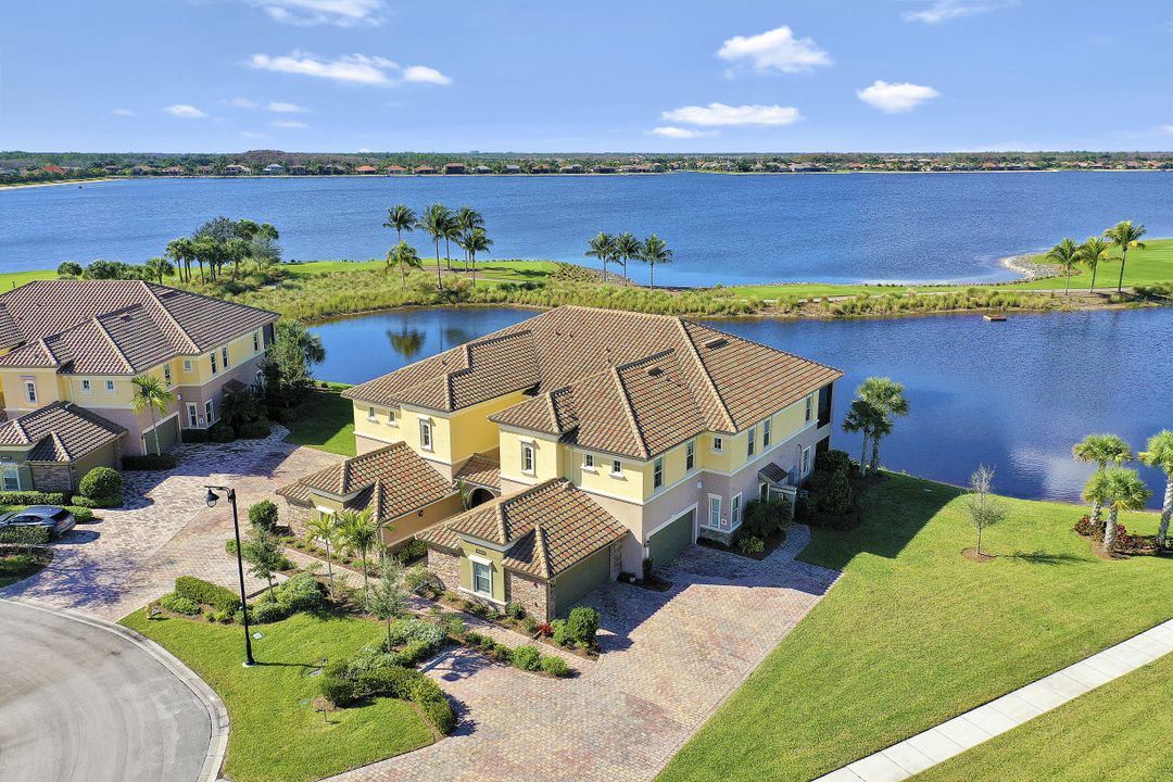 9060 Siesta Bay Dr #201, Naples, FL 34120