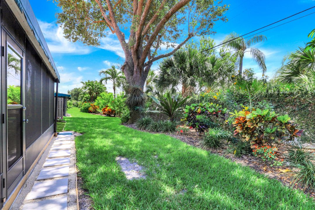 736 Reef Point Cir, Naples, FL 34108