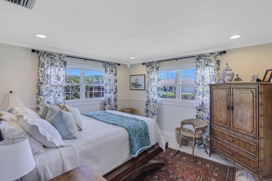 73 Wickliffe Dr, Naples, FL 34110