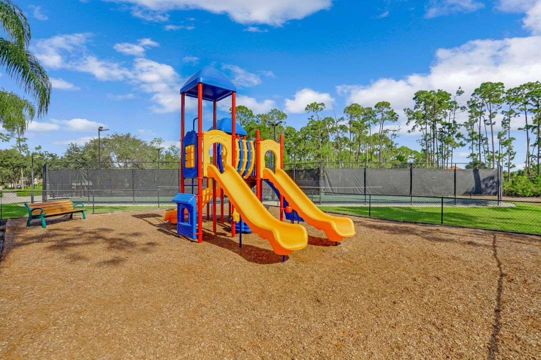 6325 Lexington Ct, Naples, FL 34110