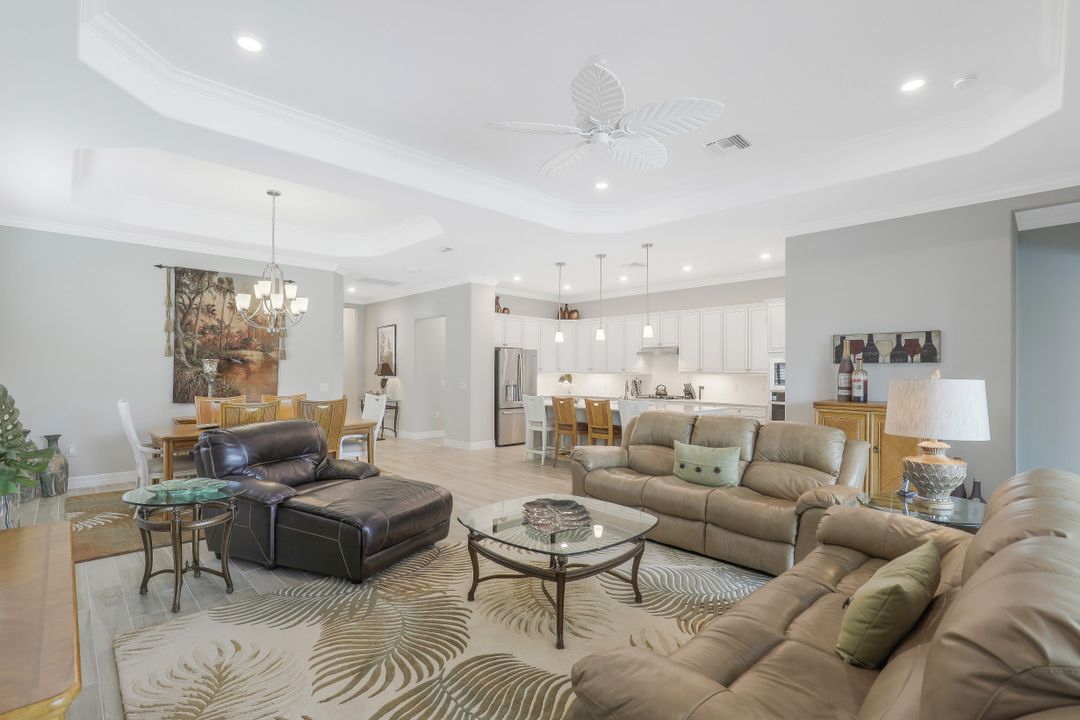 1913 Mustique St, Naples, FL 34120