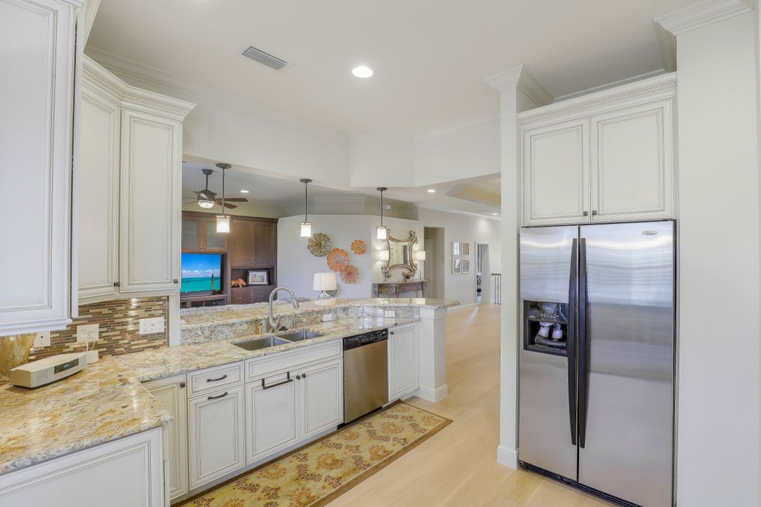 9201 Quartz Ln Apt 201 #201, Naples, FL 34120