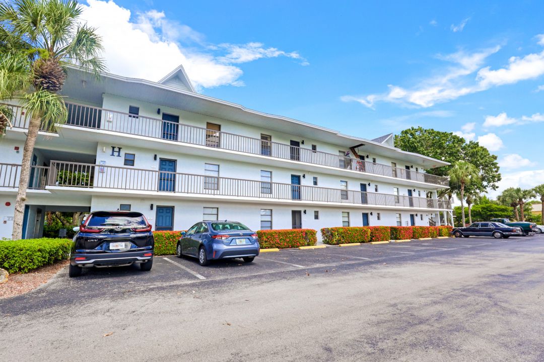600 Neapolitan Way #346, Naples, FL 34103