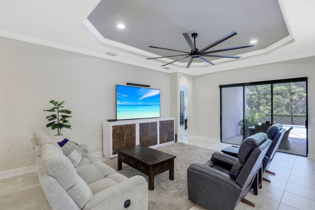 9618 Campanile Cir, Naples, FL 34114