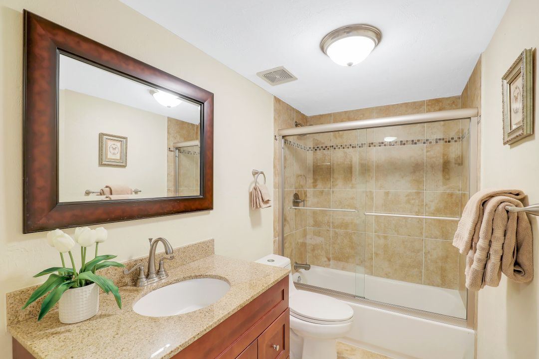 1025 Sandpiper St #E-203, Naples, FL 34102