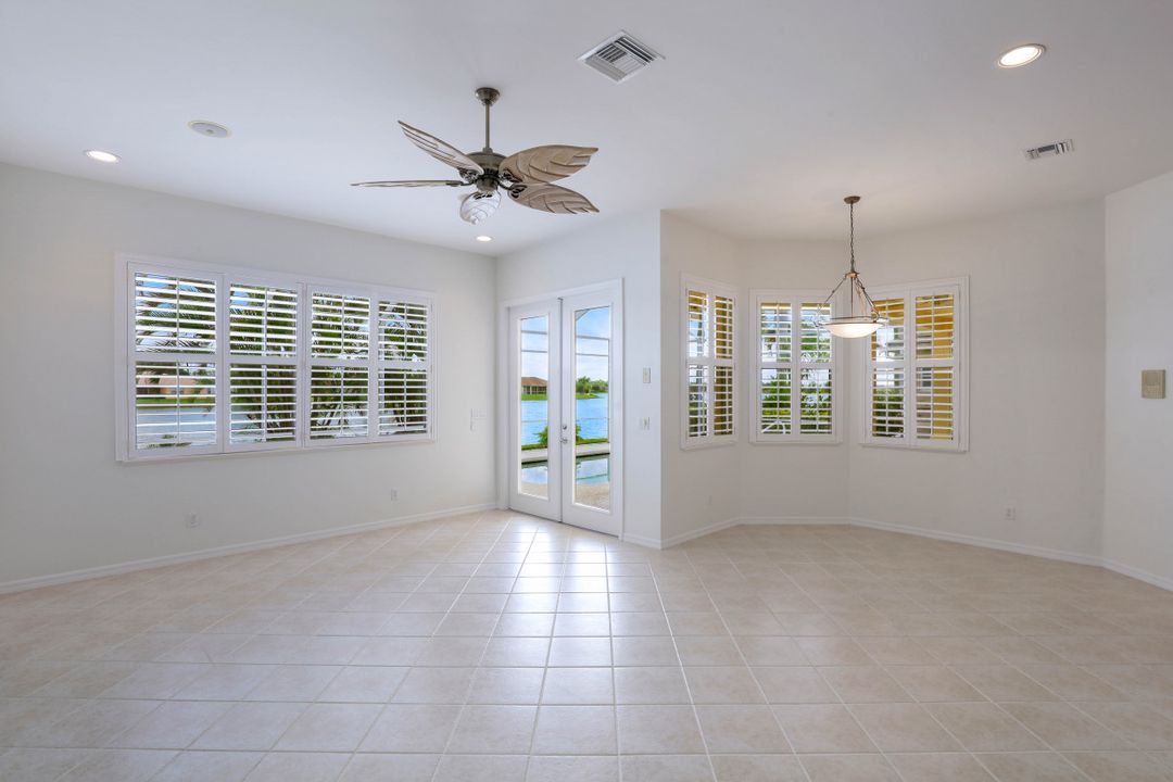 995 Chesapeake Bay Ct, Naples, FL 34120