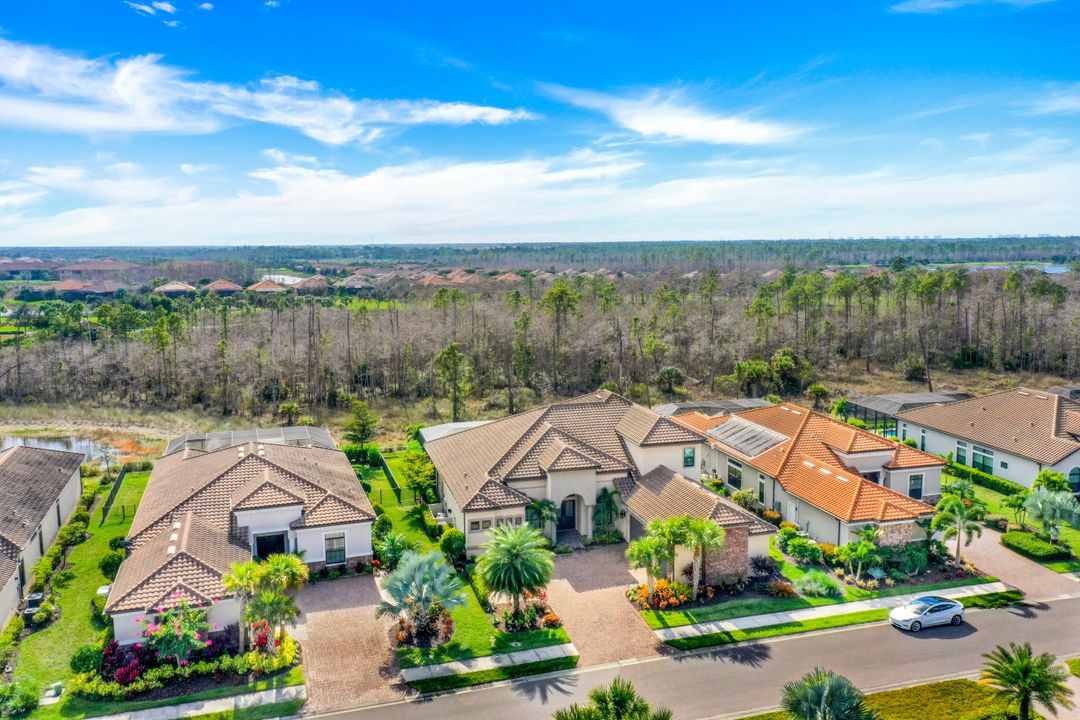 9086 Sorreno Ct, Naples, FL 34119