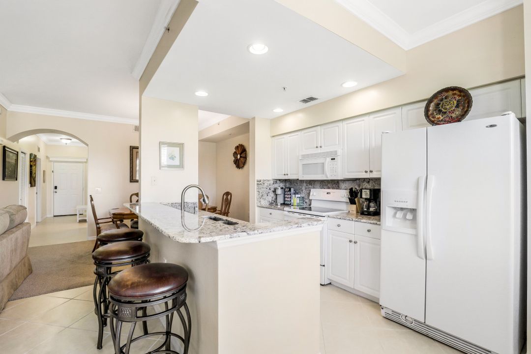 2710 Cypress Trace Cir #3011, Naples, FL 34119