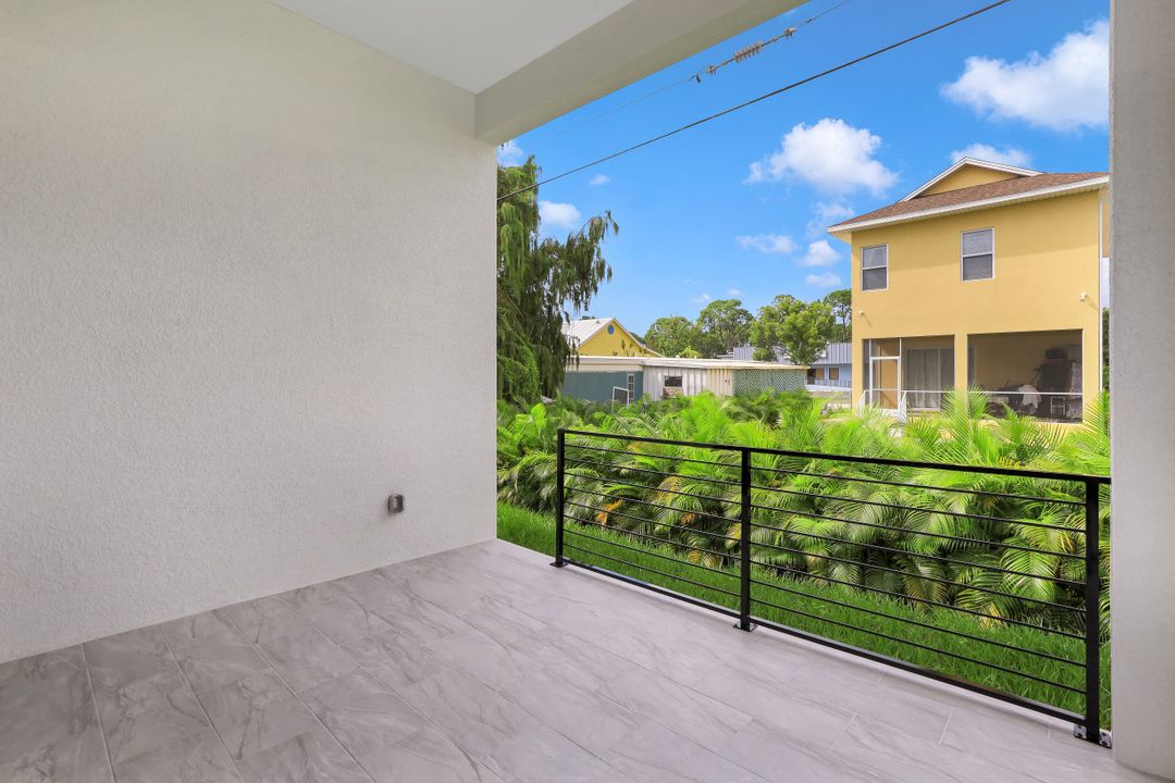 3013 Lunar St, Naples, FL 34112