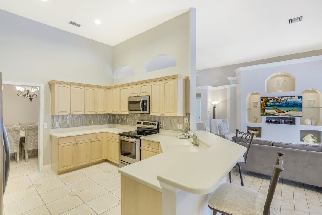 4571 Pine Ridge Rd, Naples, FL 34119