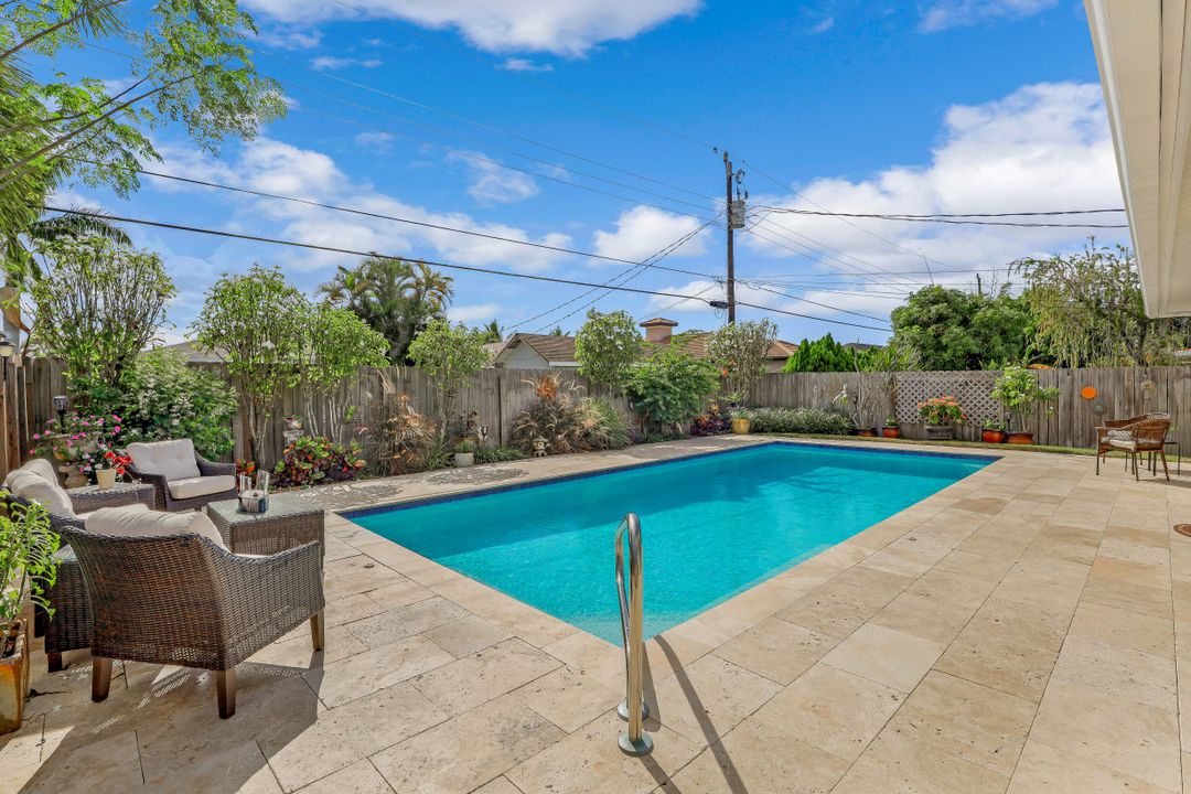 562 100th Ave N, Naples, FL 34108