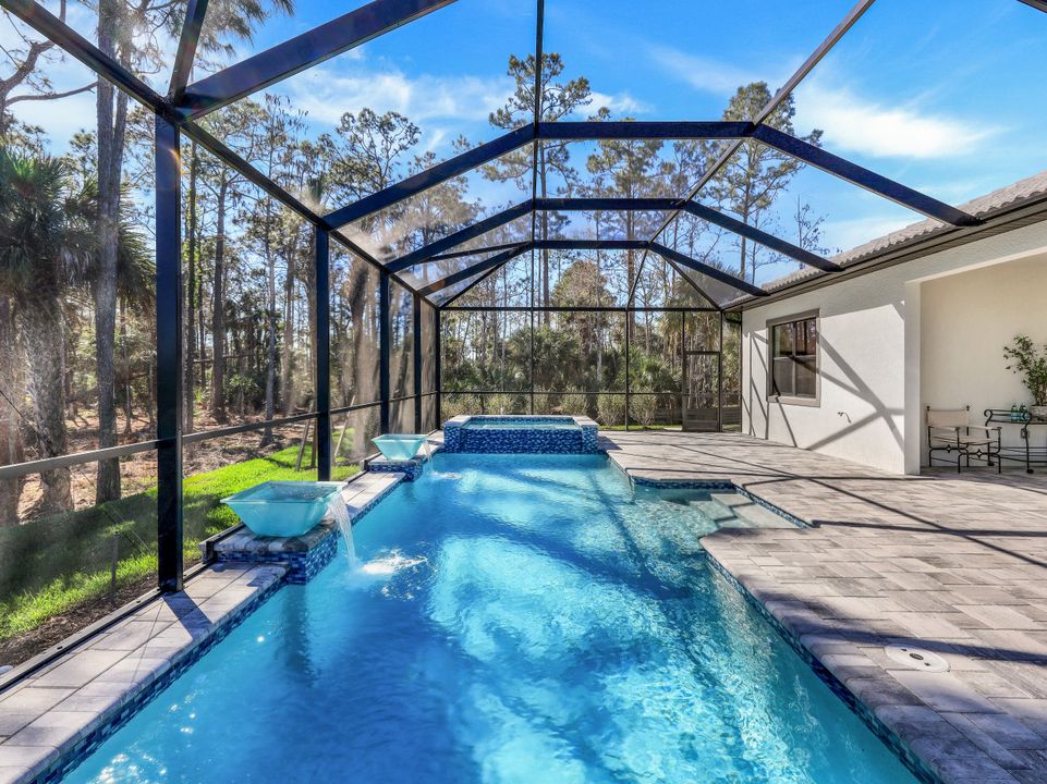 9528 Curlew Dr, Naples, FL 34120