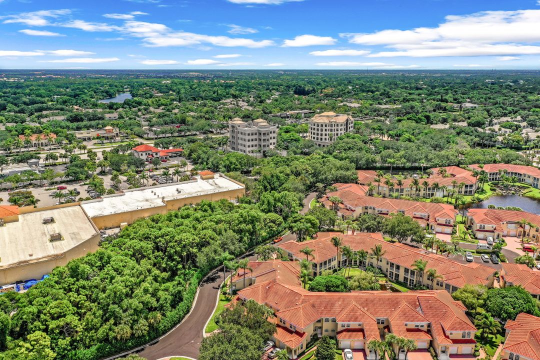 700 Lambiance Cir Apt 101, Naples, FL 34108