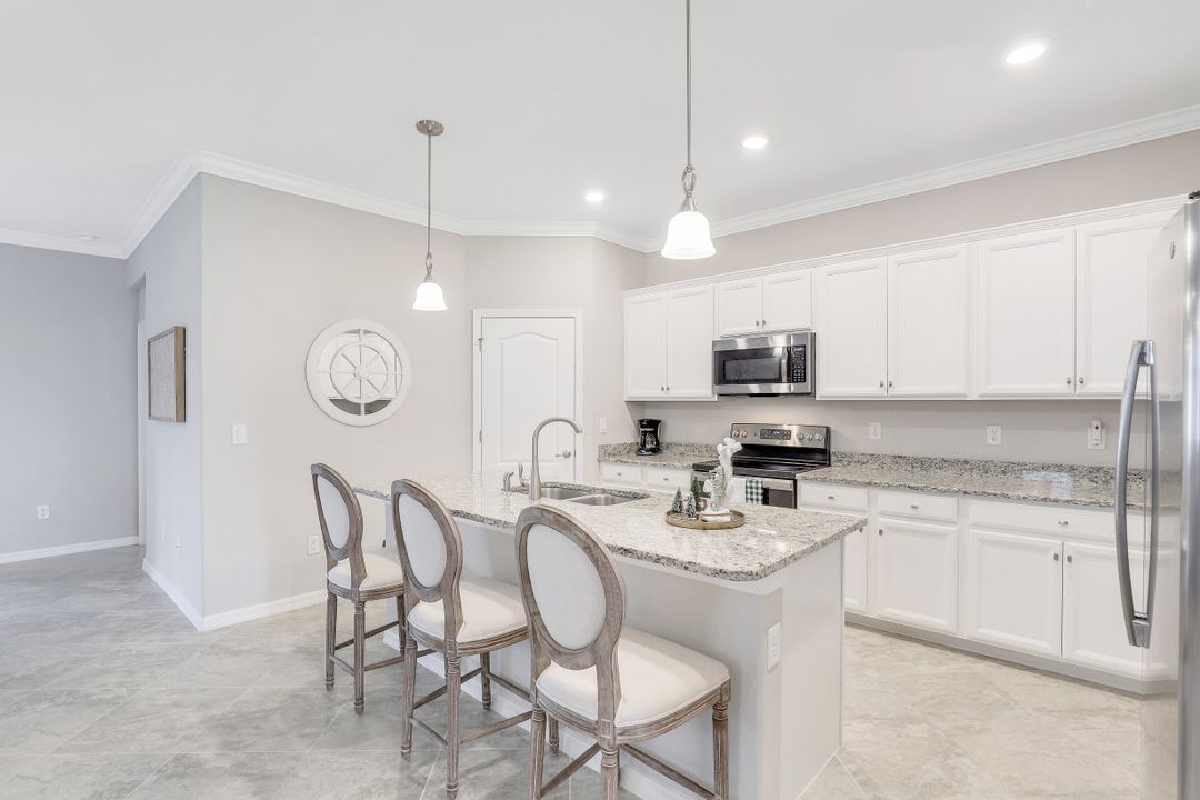 2105 Clementine St, Naples, FL 34120