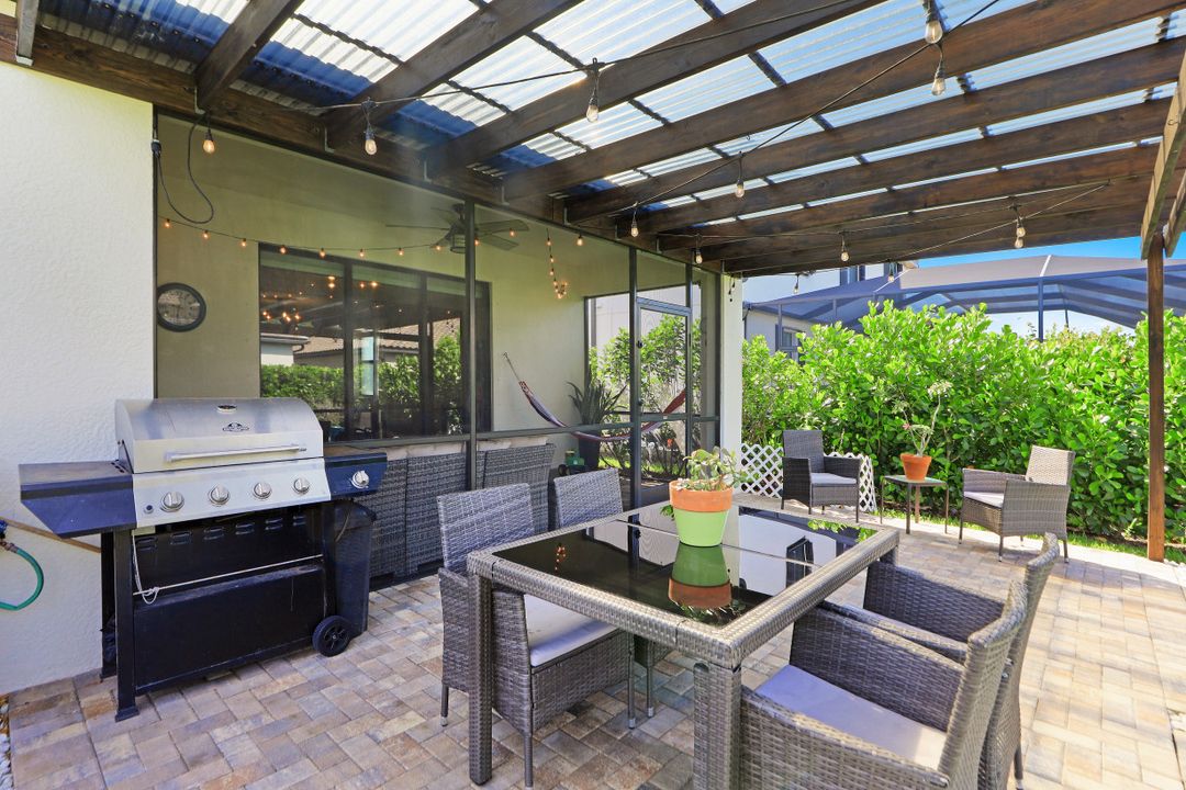 9231 Shadow Oak Ln, Naples, FL 34120