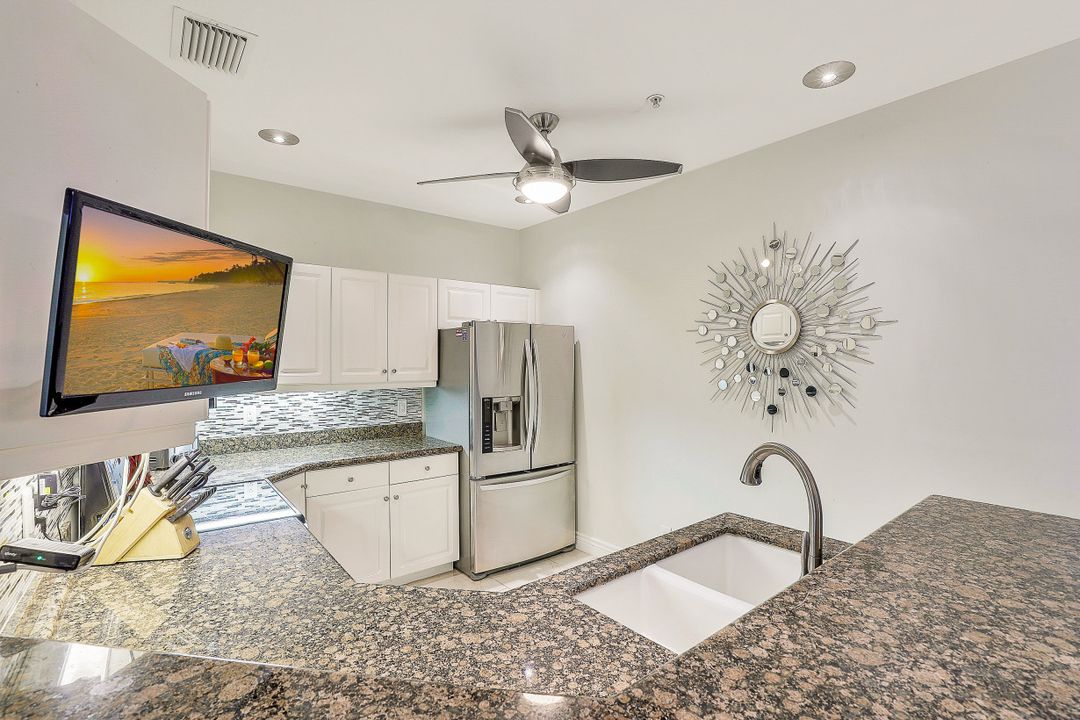 2120 Cay Lagoon Dr #223, Naples, FL 34109