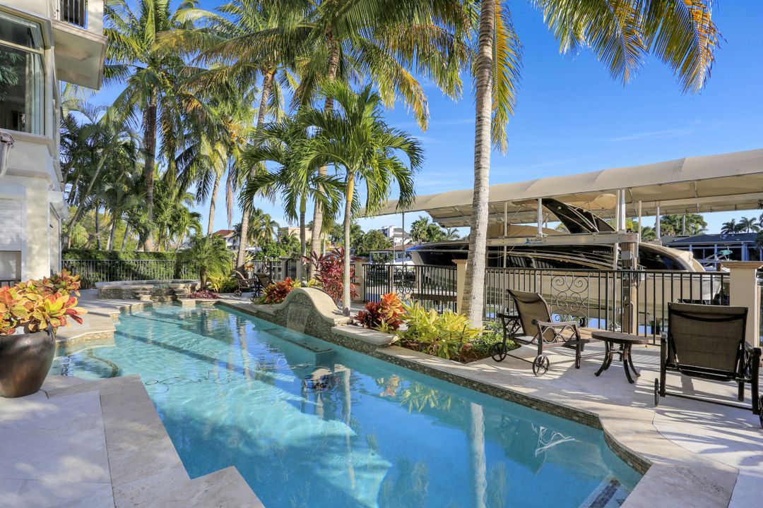 172 Seabreeze Ave, Naples, FL 34108