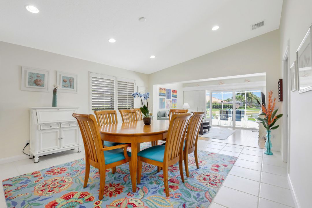 3868 Yakobi Ln, Naples, FL 34119