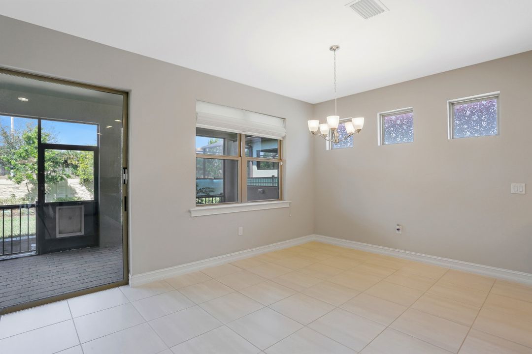 16387 Barclay Ct, Naples, FL 34110