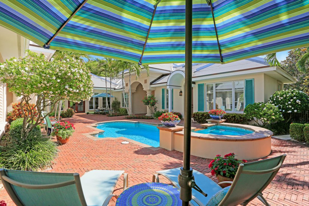 185 Cheshire Way, Naples, FL 34110