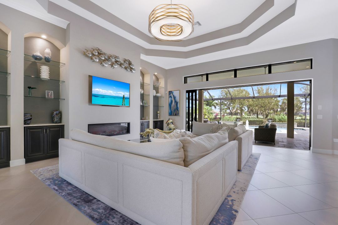 9067 Sorreno Ct, Naples, FL 34114