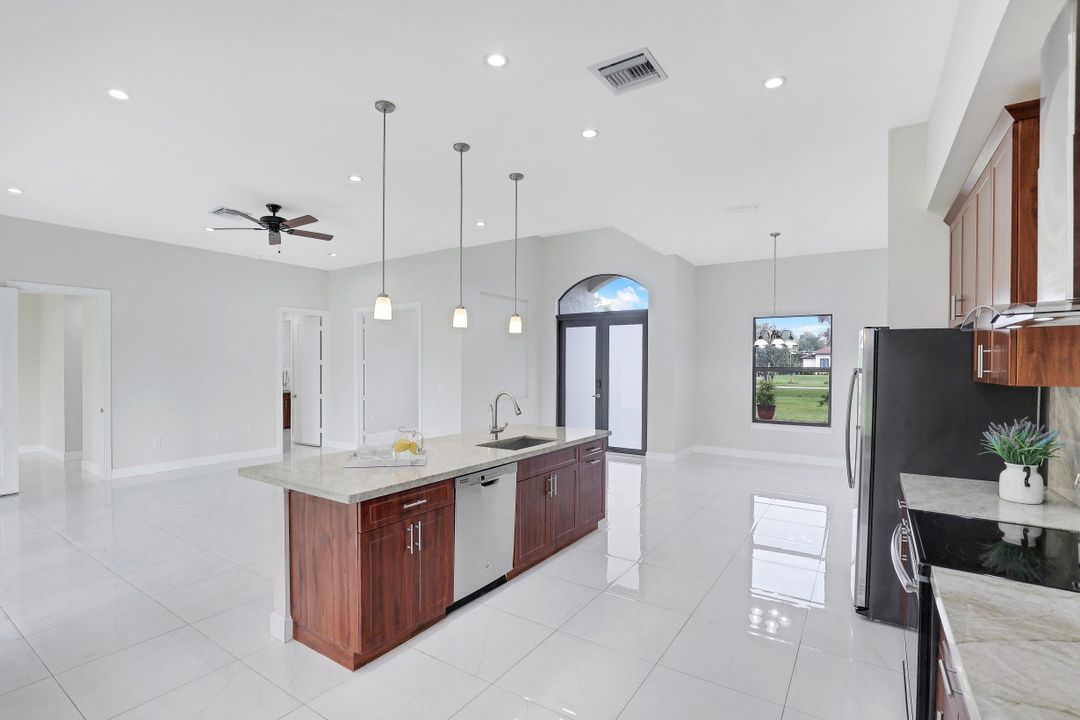 2370 12th Ave NE, Naples, FL 34120