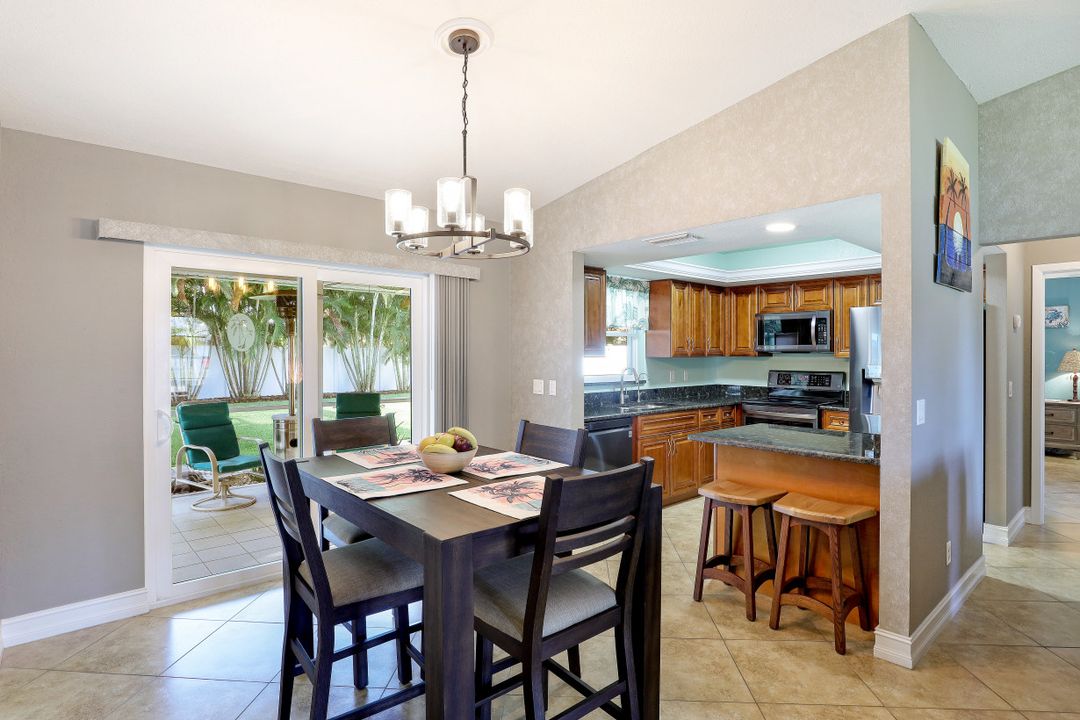 2208 Viscaya Pkwy, Cape Coral, FL 33990