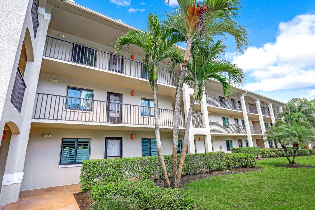 5716 Deauville Cir, Naples, FL 34112