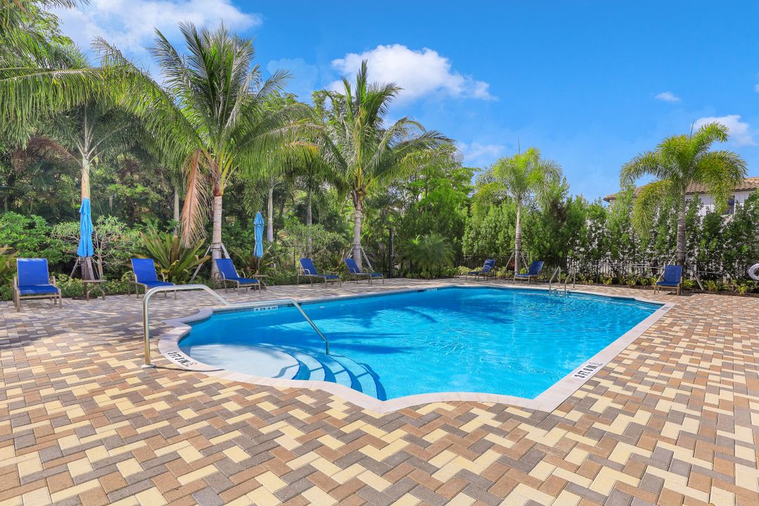 8821 Madrid Cir, Naples, FL 34104