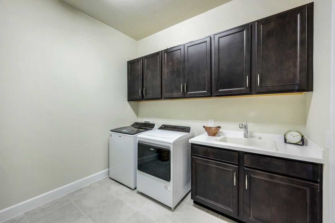 9528 Curlew Dr, Naples, FL 34120