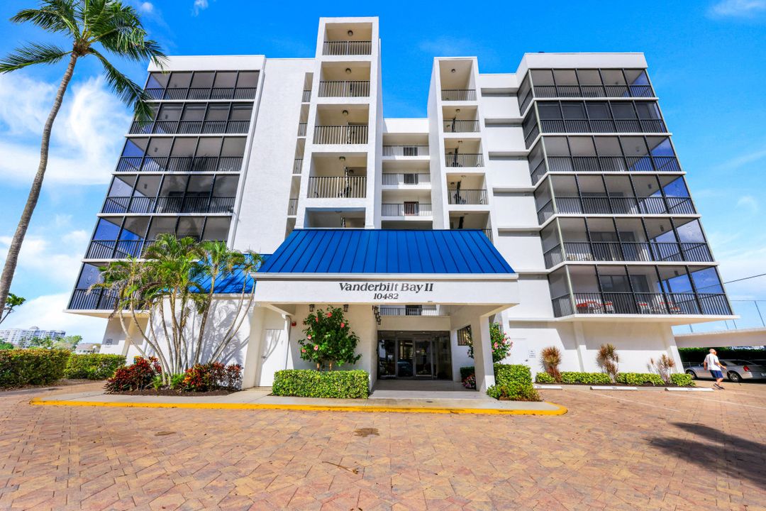 10482 Gulf Shore Dr #231, Naples, FL 34108