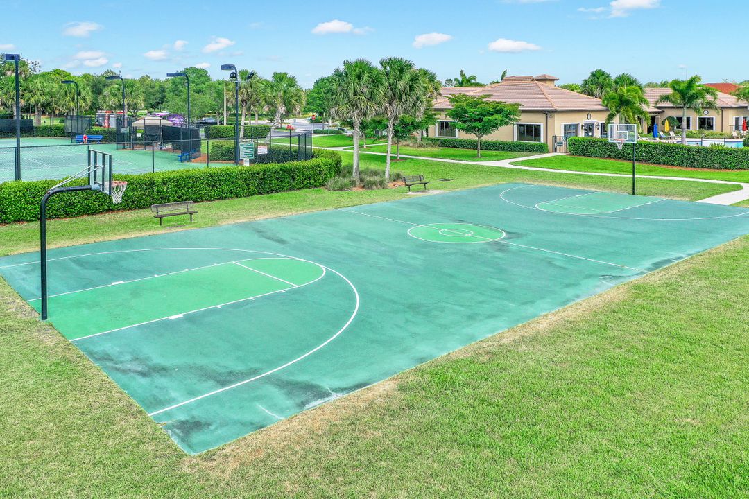 10157 Silver Maple Ct, Fort Myers, FL 33913