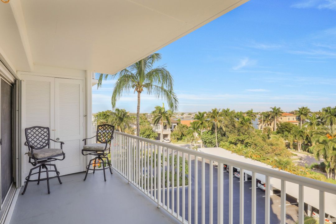 60 W Pelican St #504, Naples, FL 34113
