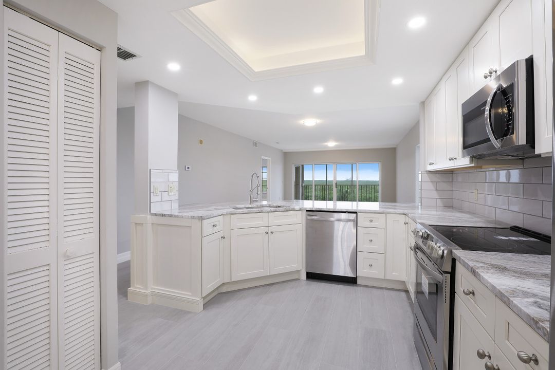 13105 Vanderbilt Dr #505, Naples, FL 34110