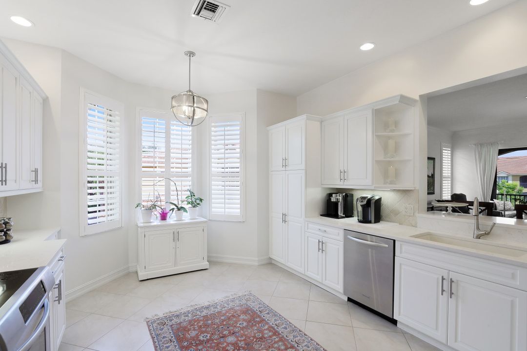 5001 Maxwell Cir #201, Naples, FL 34105