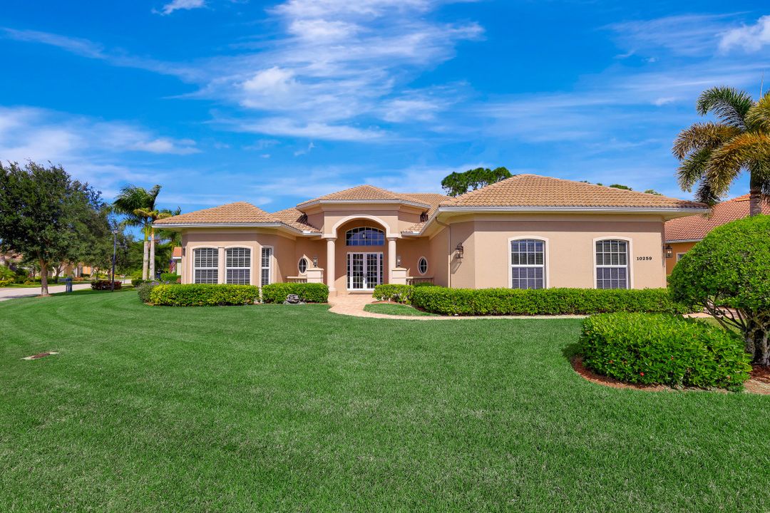 10259 Avonleigh Dr, Bonita Springs, FL 34135