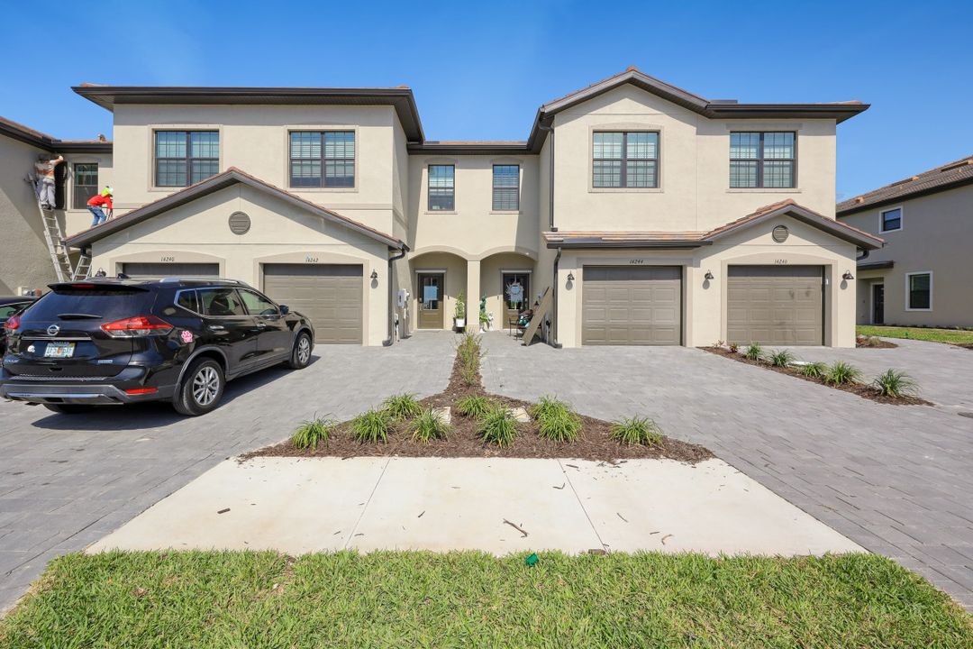 14246 Pine Lodge Ln, Fort Myers, FL 33913