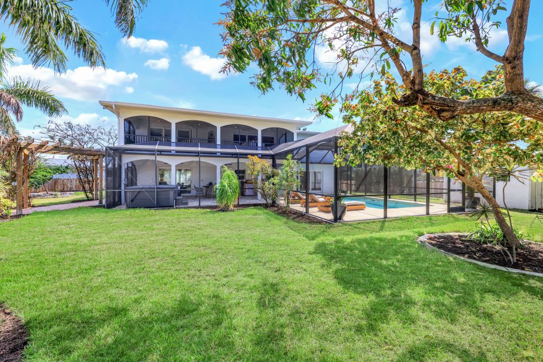 2631 Shoreview Dr, Naples, FL 34112